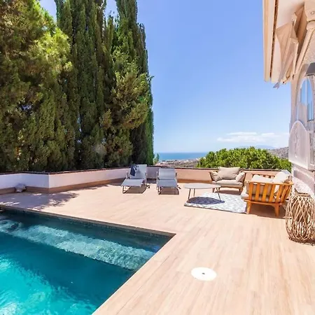 Con Piscina Y Vistas Al Mar 度假居